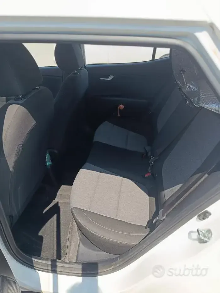 Usata Kia Stonic Urban 84 CV (61 kW) 2021 Bianco SUV