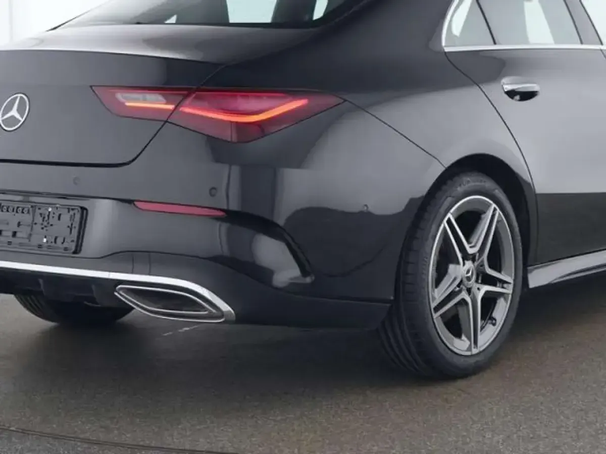 Käytetty Mercedes CLA180 Premium 136 HP (100 kW) 2025 Musta Sedan