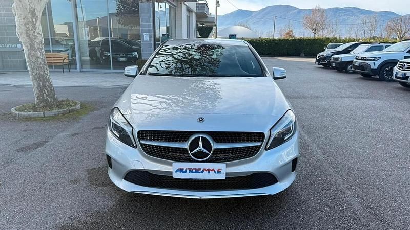 Usata Mercedes A180 109 CV (80 kW) 2017 Argento Berlina