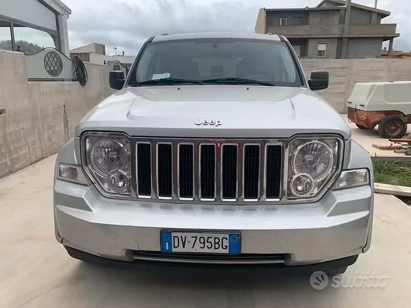 Usata Jeep Cherokee 116 CV (85 kW) 2011 Grigio SUV