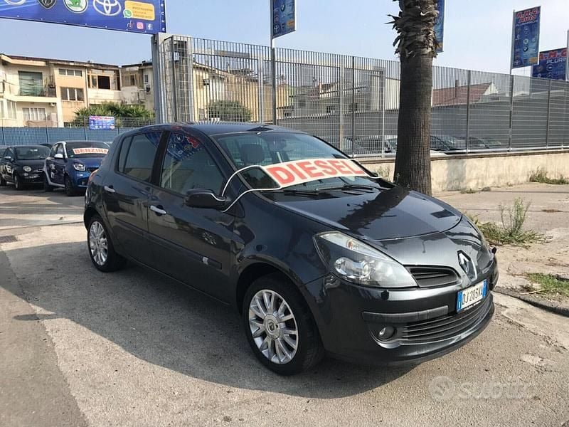 Usata Renault Clio II LE 85 CV (62 kW) 2008 Grigio Berlina