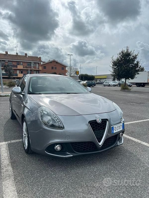 Grigio Usata 2016 Alfa Romeo Giulietta Due volumi | 9000 € (Ottimo prezzo) - Immagine 1/4