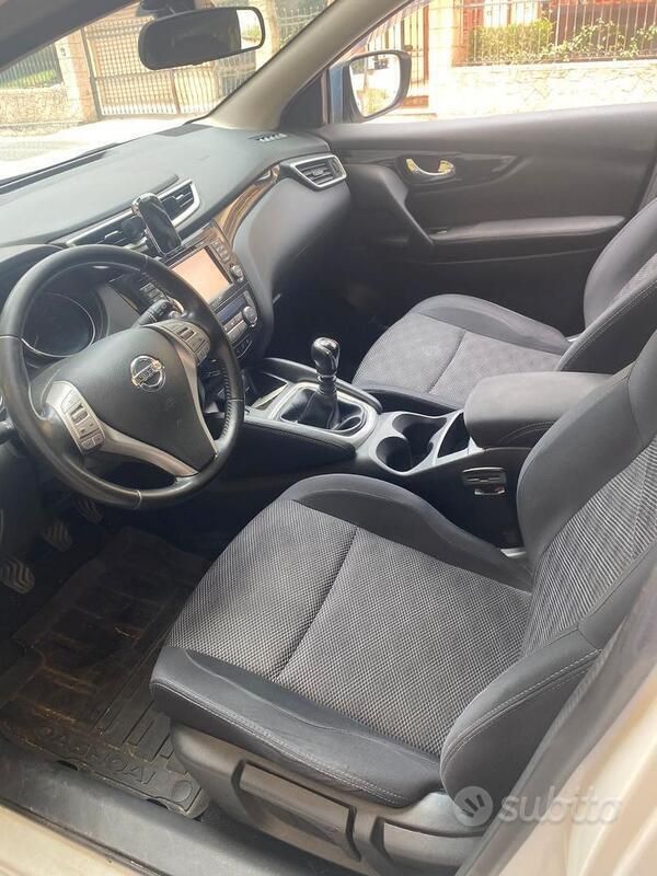 Usata Nissan Qashqai Acenta 110 CV (80 kW) 2016 Bianco SUV