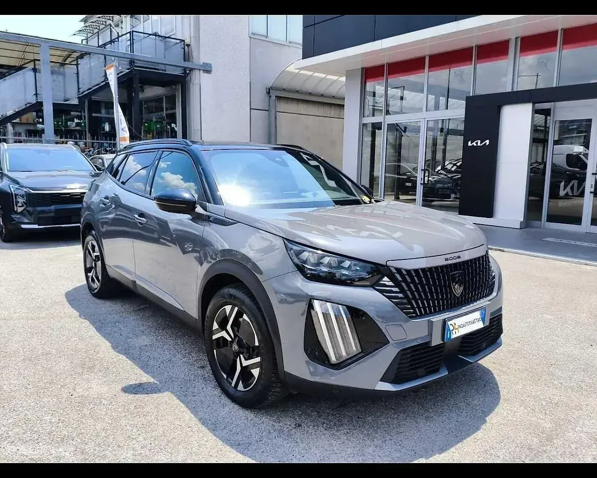 Usata Peugeot e-2008 GT 61 kW (84 CV) 2023 Grigio SUV