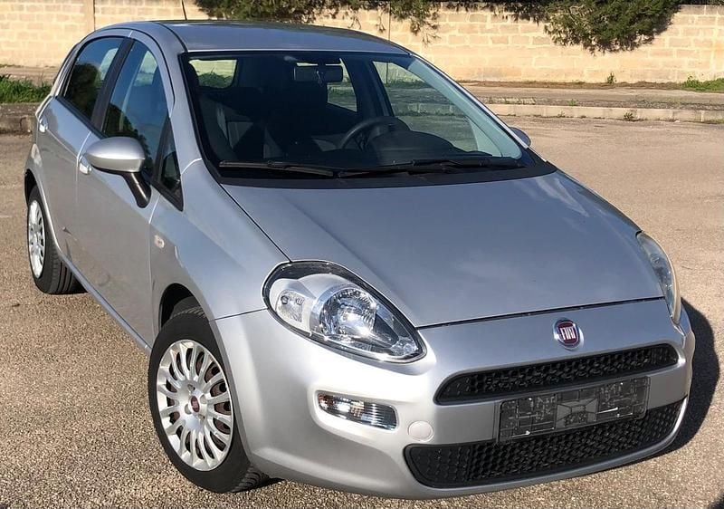 Usata Fiat Punto Lounge 69 CV (50 kW) 2014 Argento Berlina