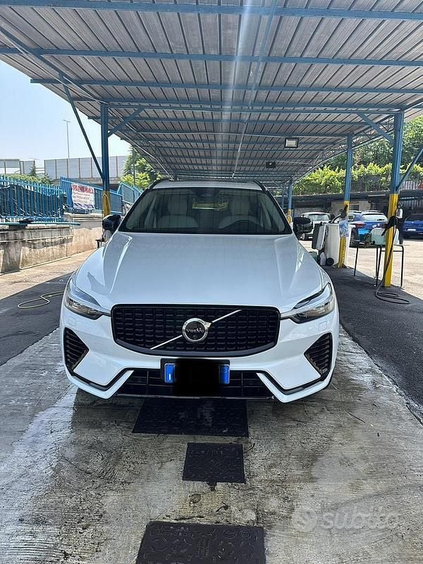 Bianco Usata 2024 Volvo XC60 SUV | 50.000 € (Molto cara) - Immagine 1/4