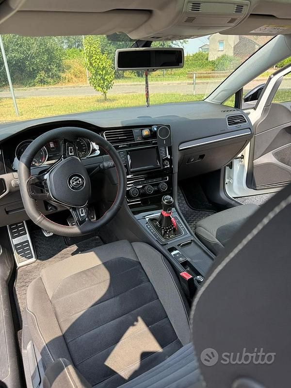 Usata VW Golf VII 110 CV (80 kW) 2014 Bianco Utilitaria