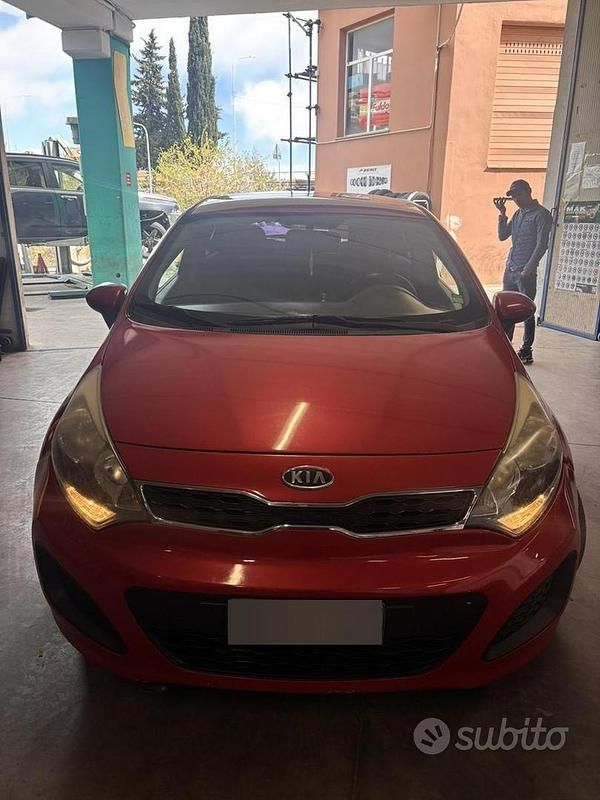 Usata Kia Rio 85 CV (62 kW) 2011 Rosso Berlina