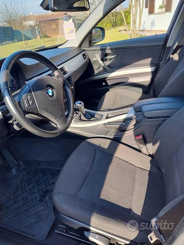 Usata BMW 320 Efficient Dynamics 177 CV (130 kW) 2010 Grigio Berlina