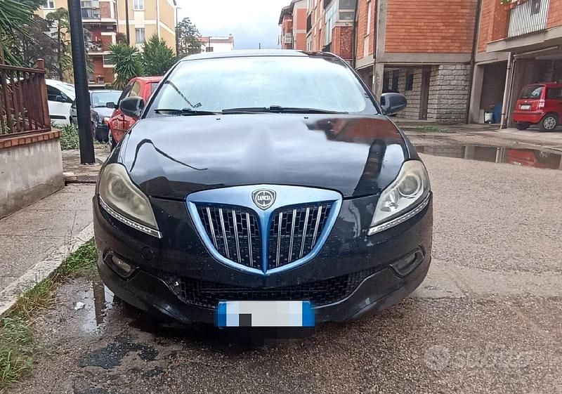 Usata Lancia Delta 120 CV (88 kW) 2011 Utilitaria