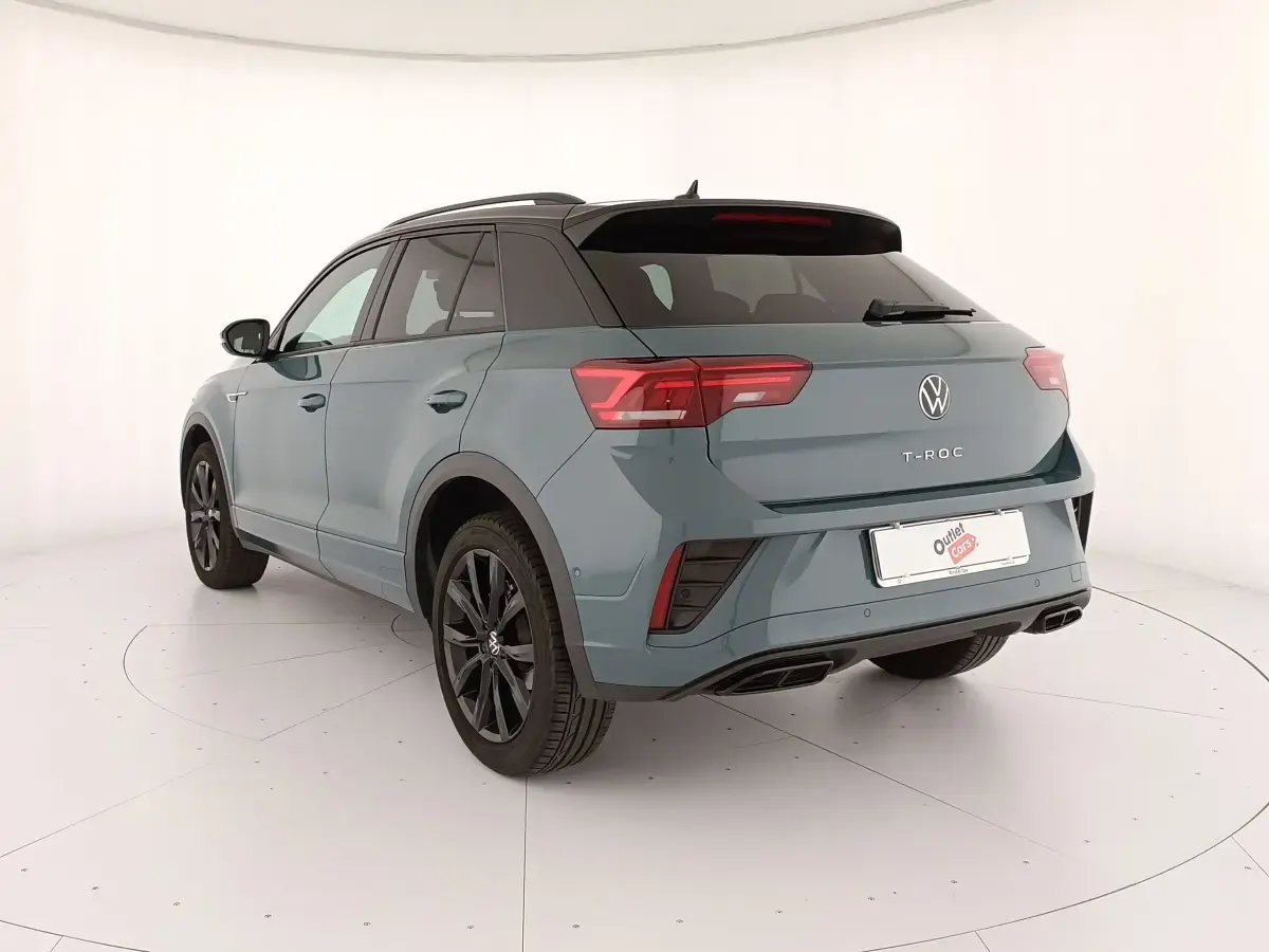 Usata VW T-Roc R-line 150 CV (110 kW) 2023 Petroleum blue metallizzato nero SUV