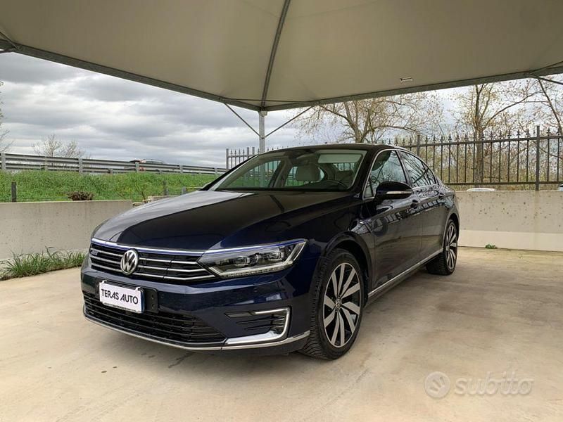 Usata VW Passat 156 CV (114 kW) 2017 Blu Berlina