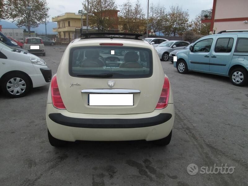 Usata Lancia Ypsilon 80 CV (58 kW) 2004 Beige Utilitaria