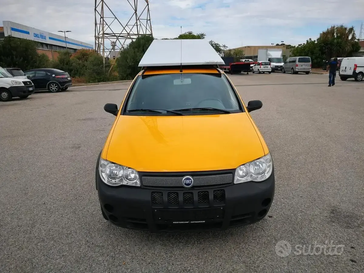 Usata Fiat Strada 84 CV (61 kW) 2008 Arancione