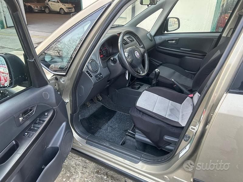 Usata Fiat Sedici Dynamic 107 CV (78 kW) 2008 Marrone SUV