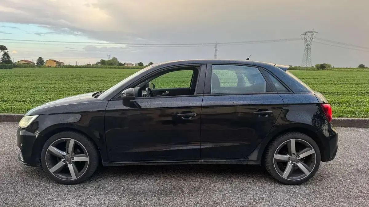 Usata Audi A1 Sportback Design 90 CV (66 kW) 2015 Nero Utilitaria