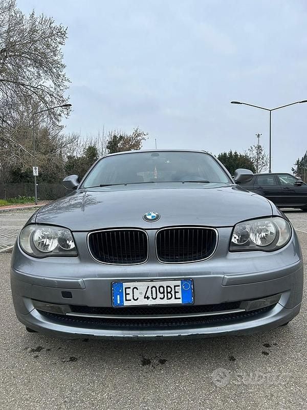 Usata BMW 118 143 CV (105 kW) 2010 Grigio Utilitaria