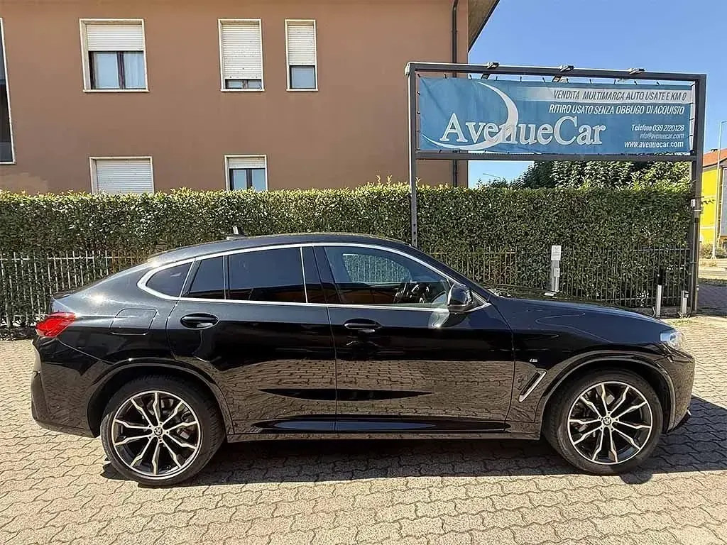 Usata BMW X4 M Sport 190 CV (139 kW) 2023 Black saphire / metallizzato SUV