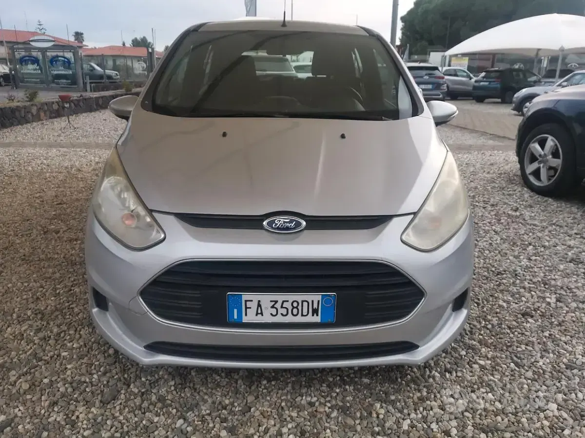Usata Ford B-MAX 95 CV (69 kW) 2015 Grigio Monovolume