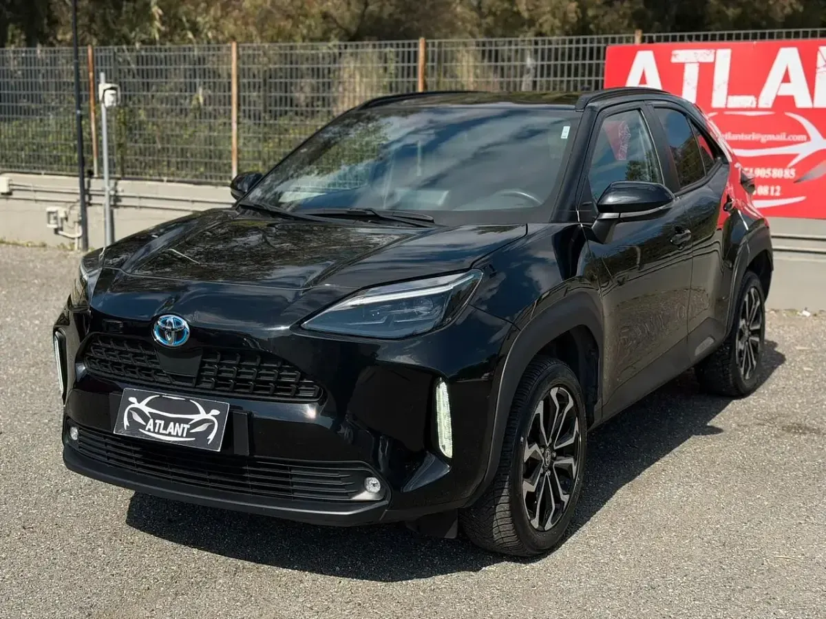 Usata Toyota Yaris Hybrid Trend 92 CV (67 kW) 2023 Nero Station wagon