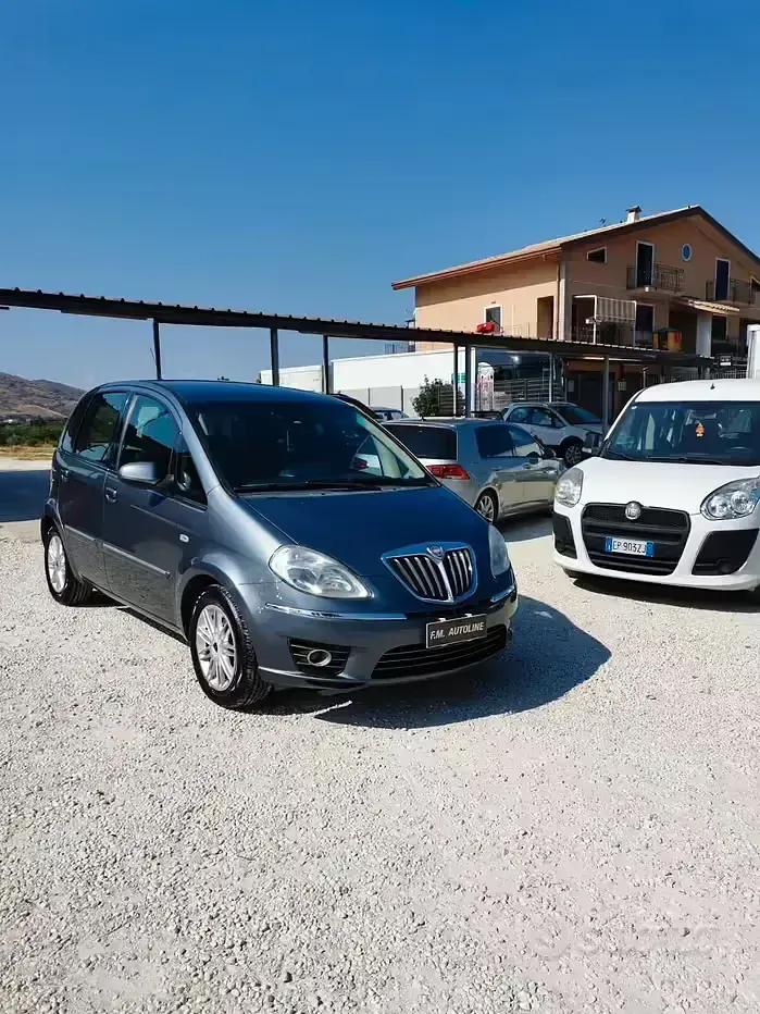 Usata Lancia Musa 90 CV (66 kW) 2010 Grigio Monovolume