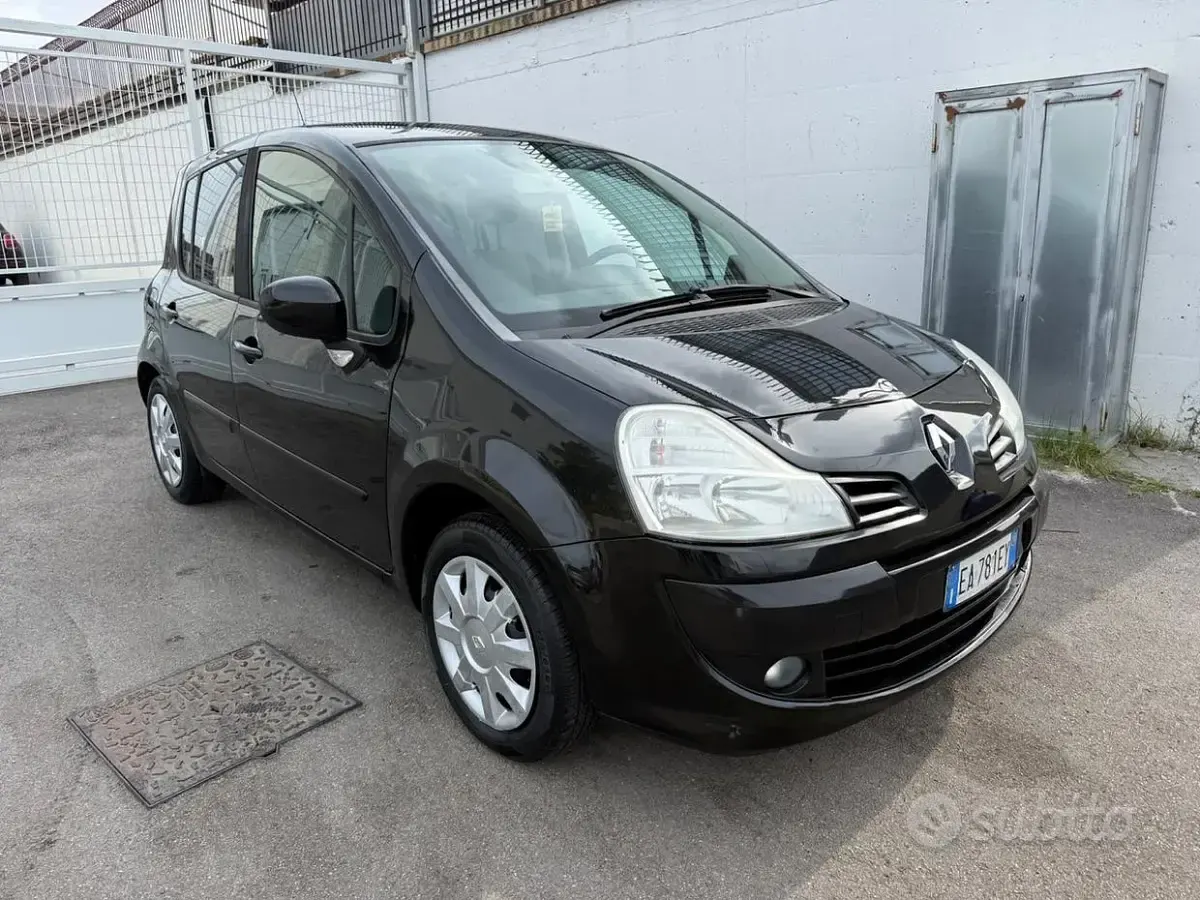 Usata Renault Modus 75 CV (55 kW) 2010 Nero Monovolume