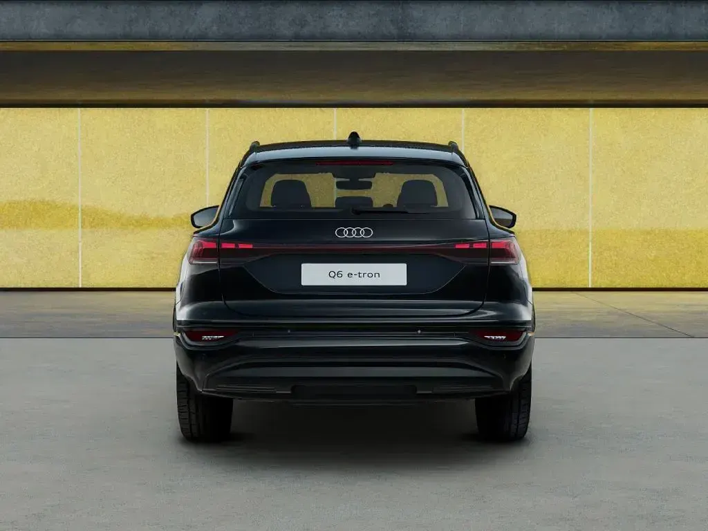 Nuova Audi Q6 e-tron Advanced 225 kW (306 CV) 2026 Nero mito metallizzato SUV