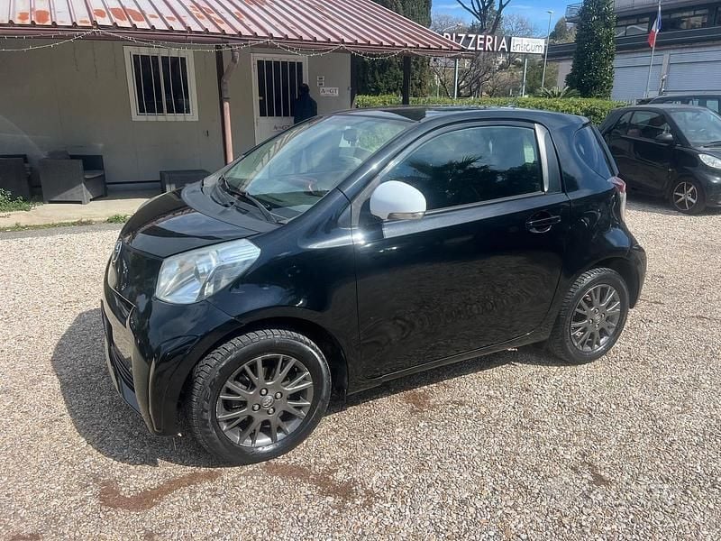 Usata Toyota iQ 68 CV (50 kW) 2012 Nero Utilitaria