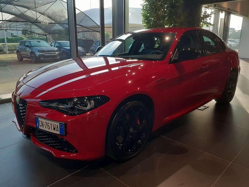 Rosso Usata 2023 Alfa Romeo Giulia Veloce Tre volumi | 44.900 € (Buon prezzo) - Immagine 1/4