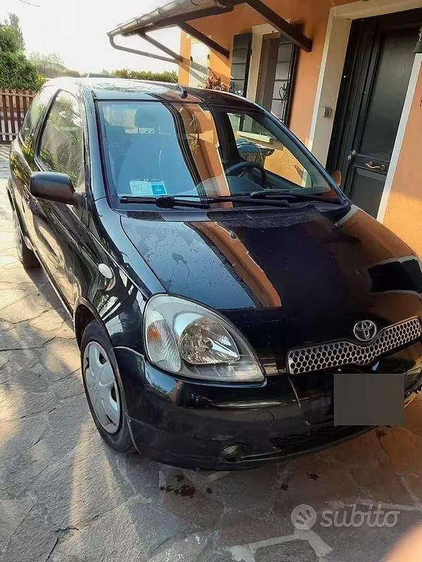 Usata Toyota Yaris 2002 Nero Berlina