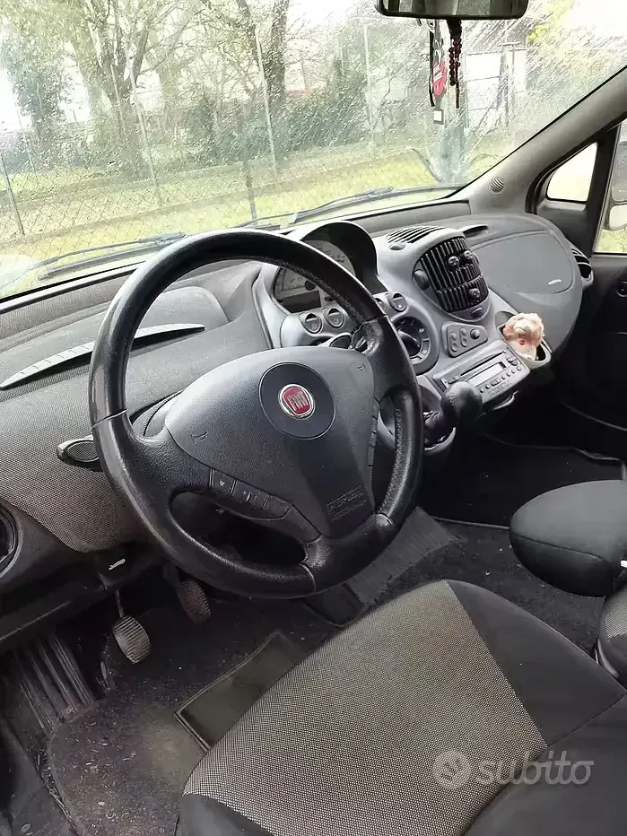 Usata Fiat Multipla 103 CV (75 kW) 2008 Grigio Monovolume