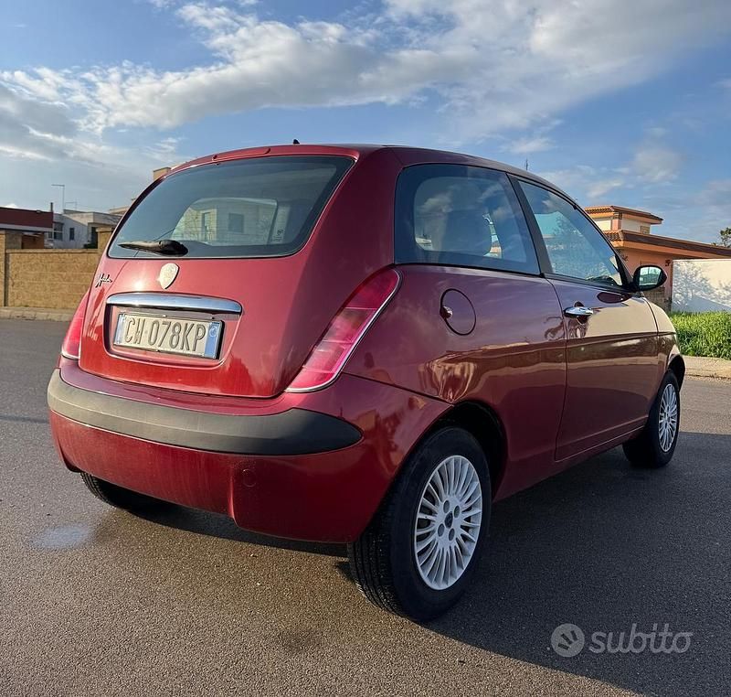 Usata Lancia Ypsilon 59 CV (43 kW) 2005 Rosso Utilitaria