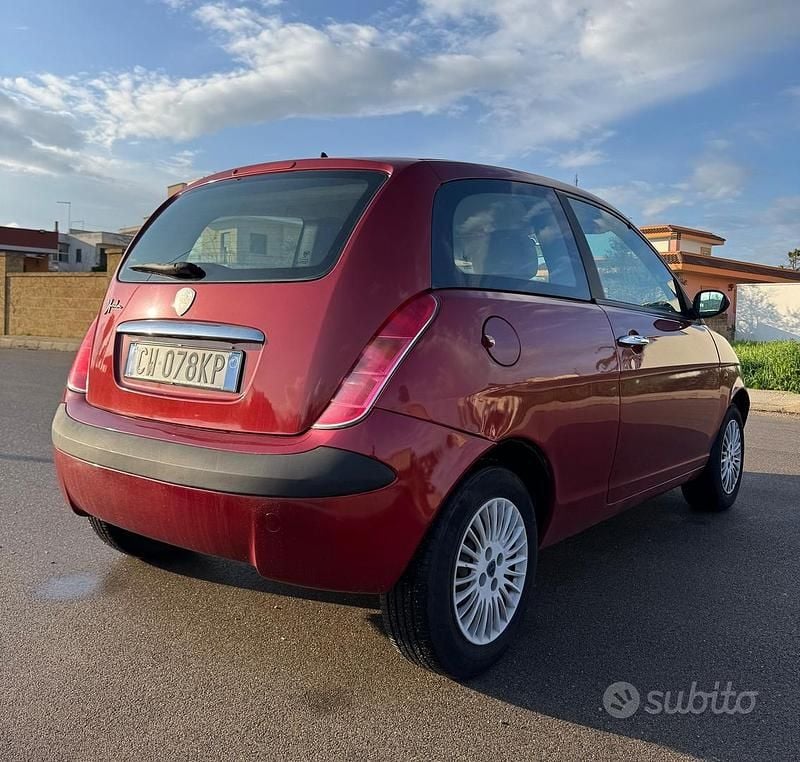 Usata Lancia Ypsilon 60 CV (44 kW) 2005 Rosso Utilitaria