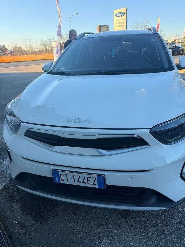 Usata Kia Stonic Style 82 CV (60 kW) 2024 Bianco SUV