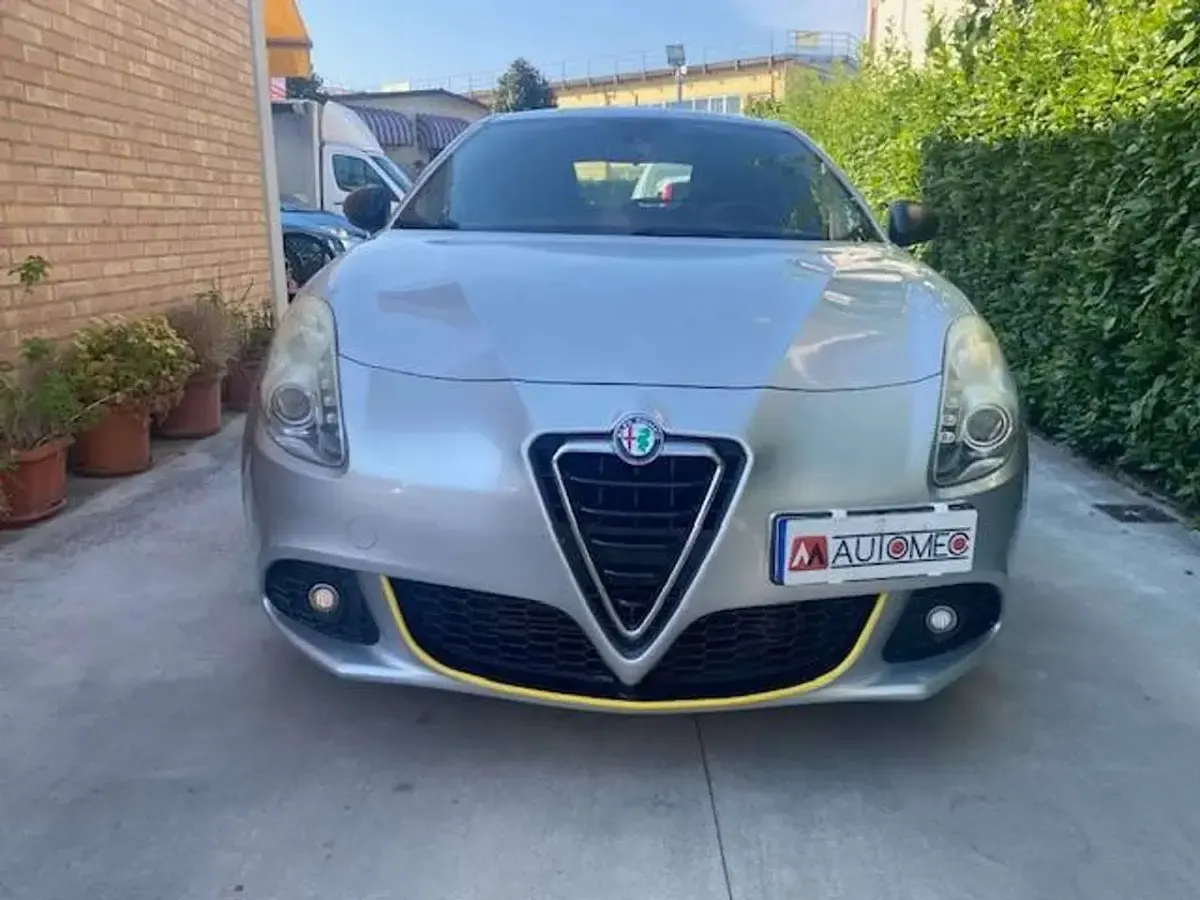 Usata Alfa Romeo Giulietta Distinctive 105 CV (77 kW) 2013 Argento Utilitaria