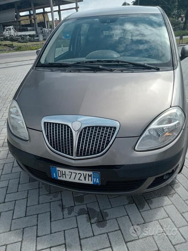 Usata Lancia Musa 95 CV (69 kW) 2007 Marrone Monovolume