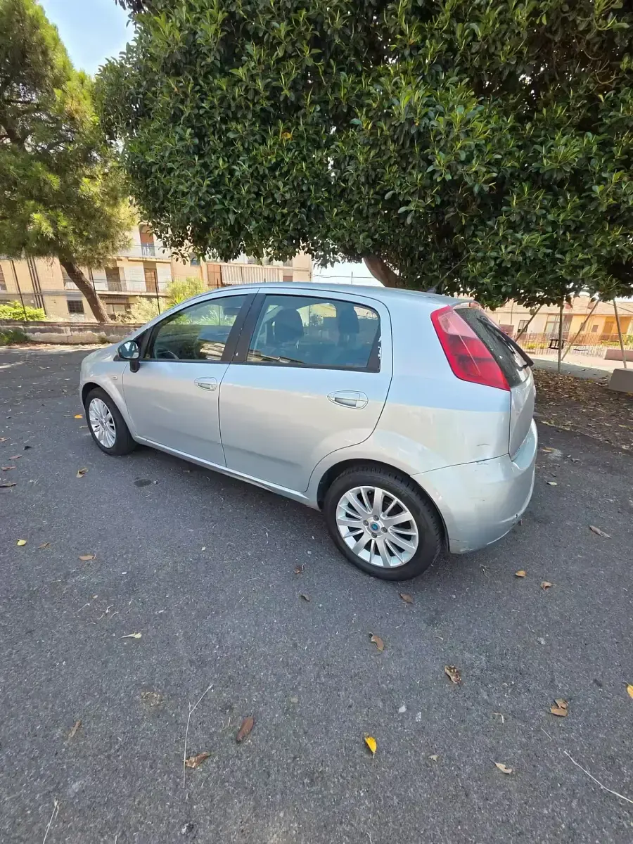 Usata Fiat Grande Punto Active 75 CV (55 kW) 2006 Grigio Utilitaria