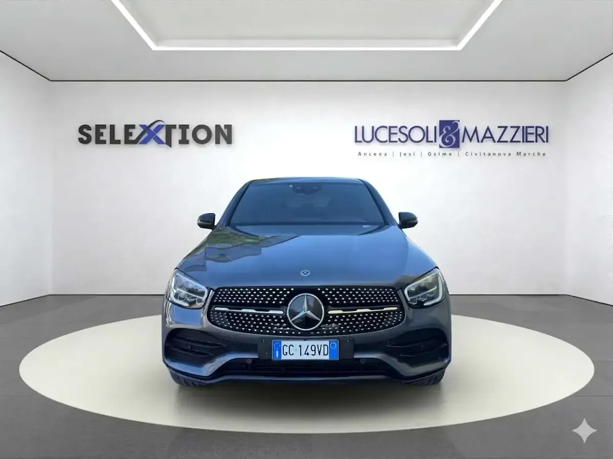 Usata Mercedes GLC300e Premium 194 CV (142 kW) 2020 Grigio scuro Coupé