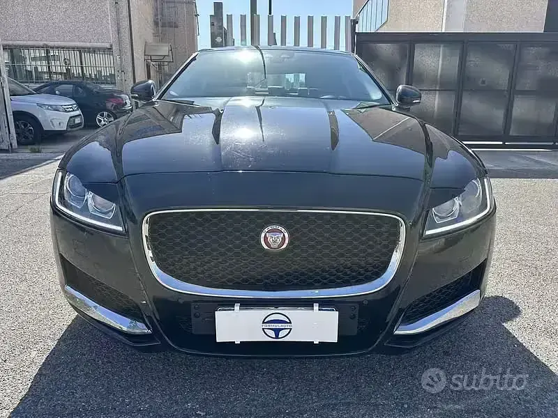 Usata Jaguar XF Portfolio 179 CV (131 kW) 2017 Nero Berlina