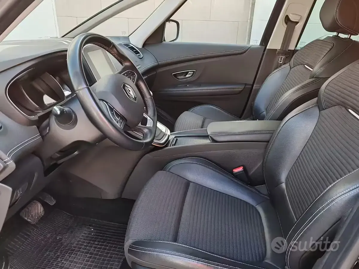 Usata Renault Scénic 120 CV (88 kW) 2019 Nero Monovolume