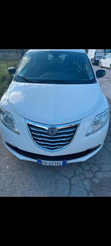 Usata Lancia Ypsilon S 95 CV (69 kW) 2012 Bianco Utilitaria