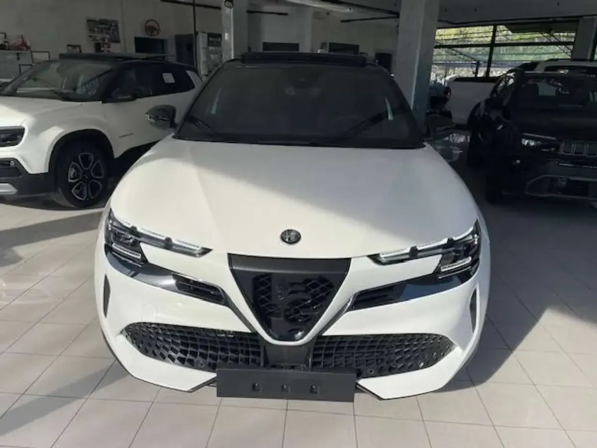 Nuova Alfa Romeo GT Junior Edizione Speciale 136 CV (100 kW) 2026 Bianco Berlina