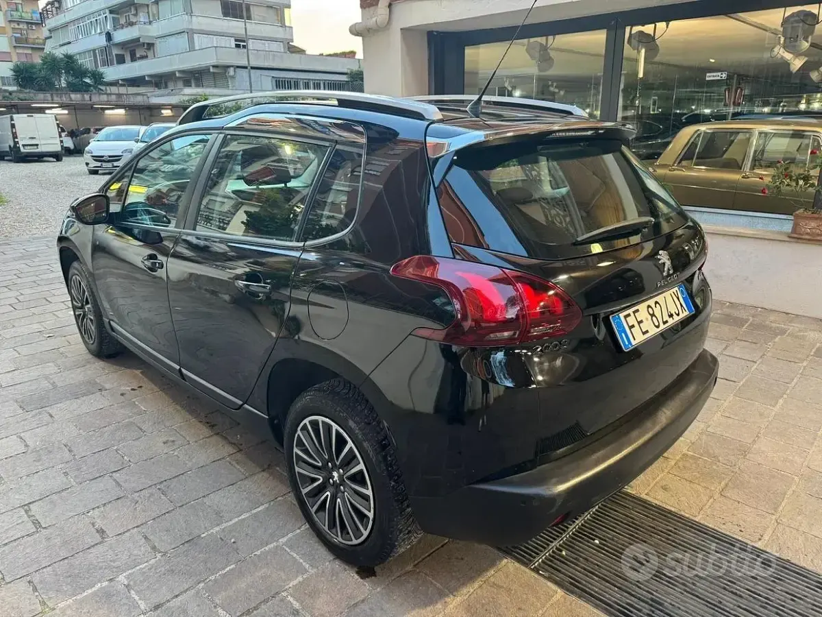 Usata Peugeot 2008 Allure 82 CV (60 kW) 2016 Nero SUV