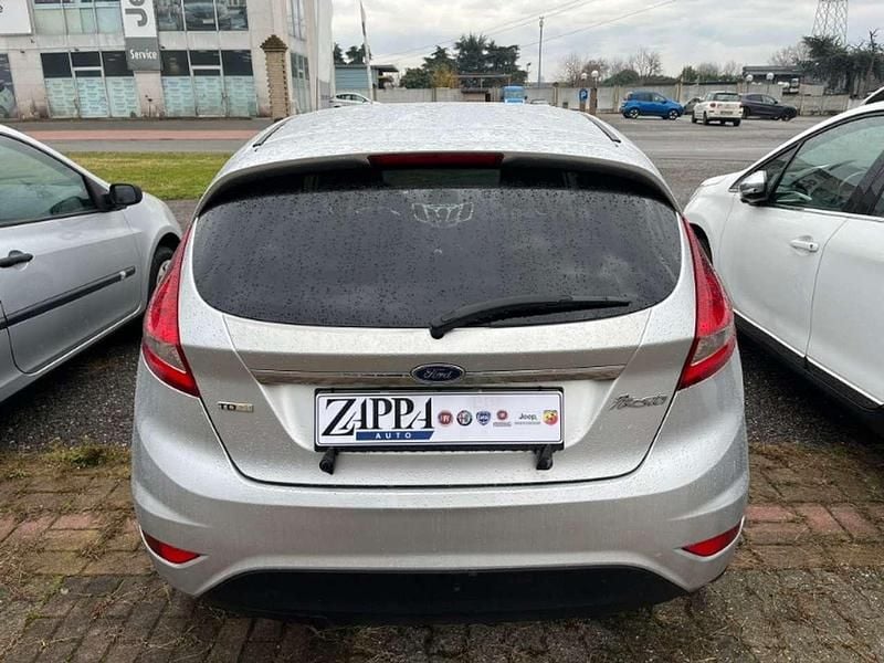 Usata Ford Fiesta 68 CV (50 kW) 2009 Grigio Berlina