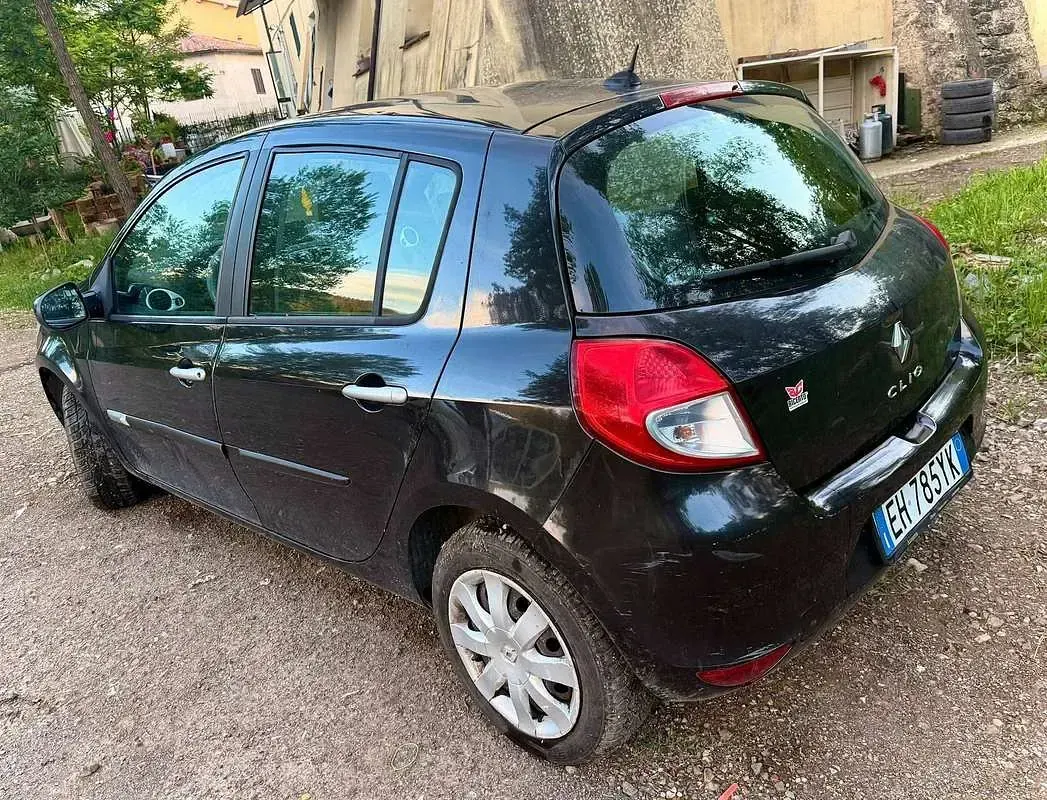 Usata Renault Clio II 75 CV (55 kW) 2011 Nero Berlina