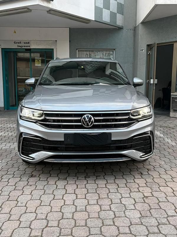 Usata VW Tiguan Allspace R-line 200 CV (147 kW) 2022 Grigio SUV