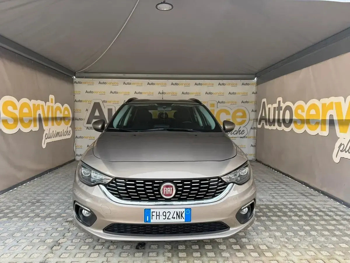 Usata Fiat Tipo Lounge 120 CV (88 kW) 2017 Marrone Station wagon