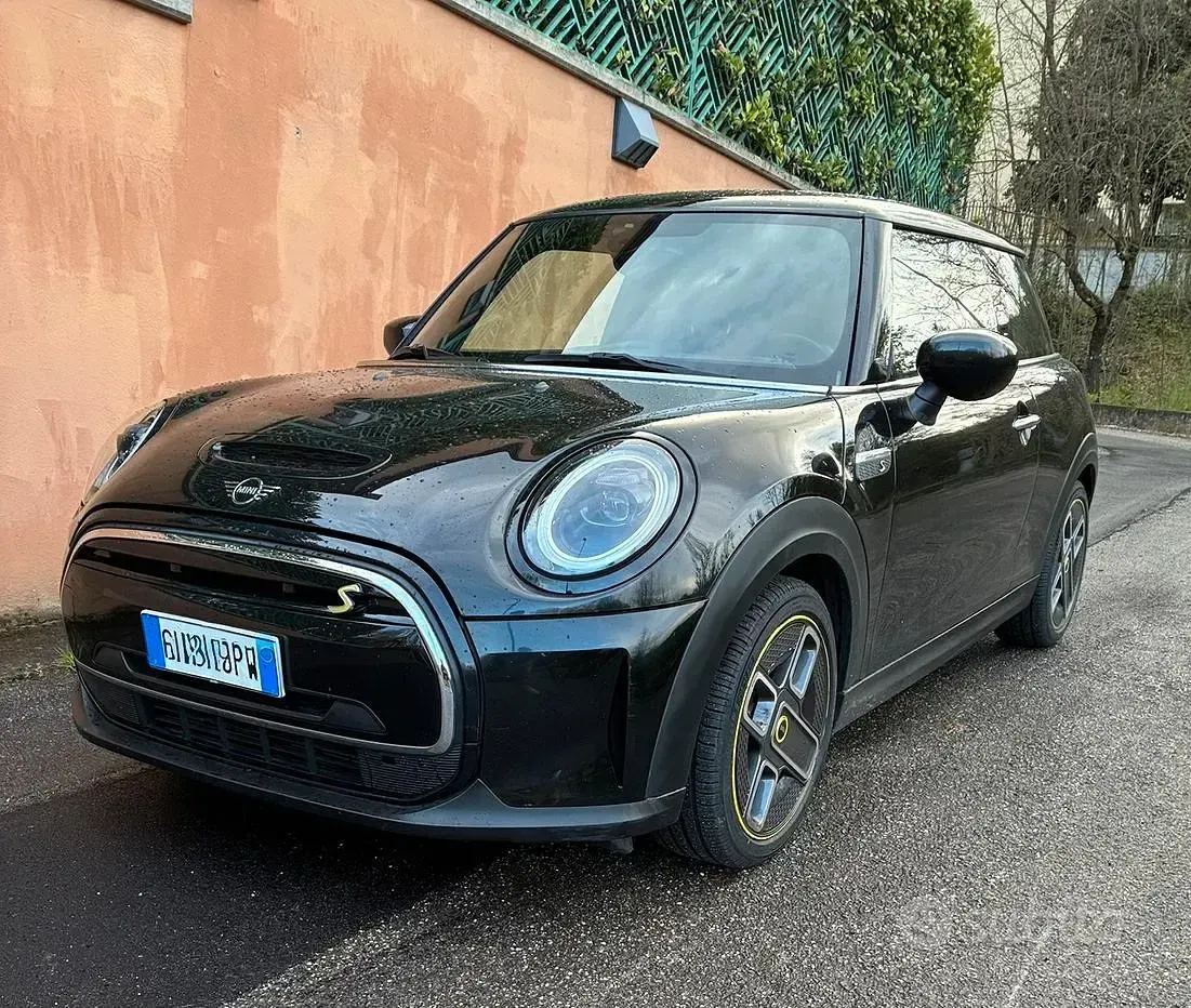 Usata Mini Cooper SE 75 kW (102 CV) 2021 Nero Utilitaria