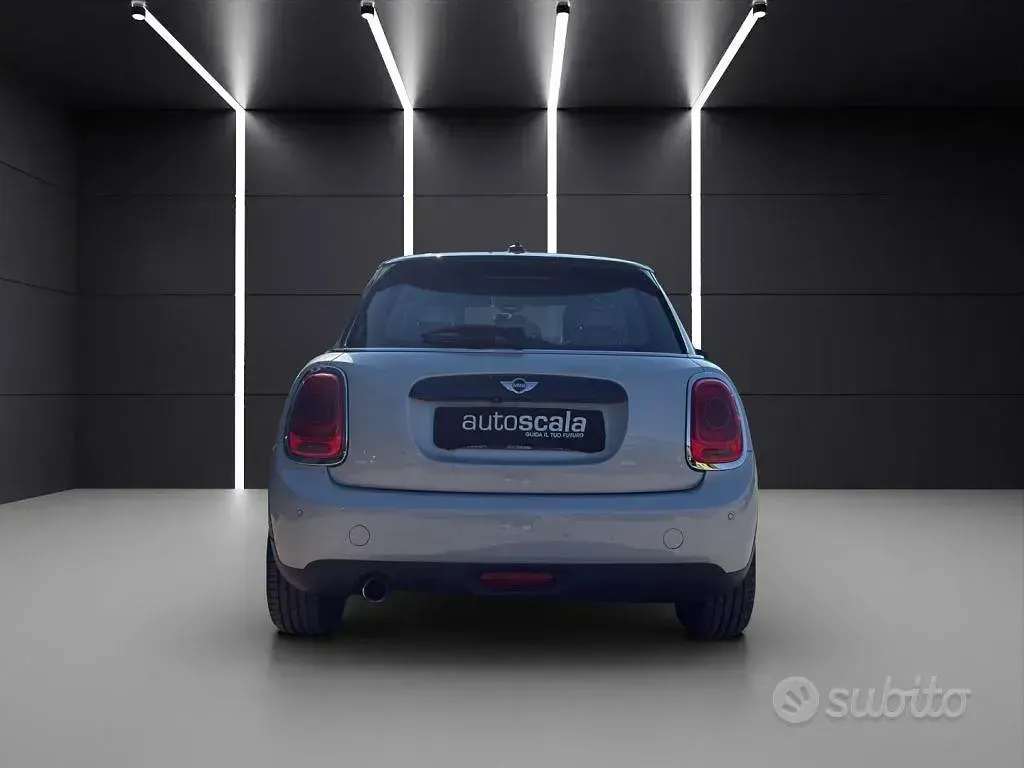 Usata Mini Cooper Hype 136 CV (100 kW) 2017 Bianco avorio / tetto nero Utilitaria