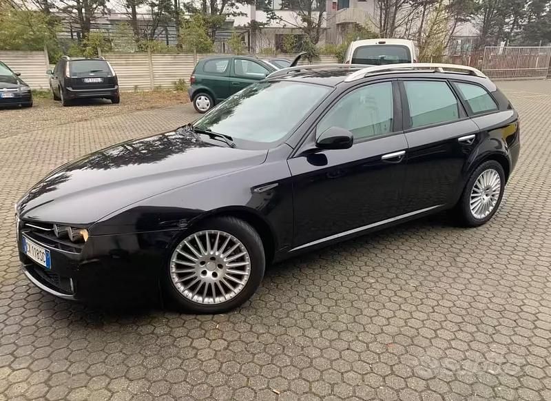 Second-hand Alfa Romeo 159 Distinctive 150 CP (110 kW) 2006 Negru Break